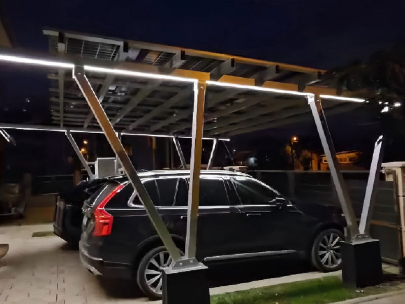 El sistema de cochera Enerack brilla en la noche