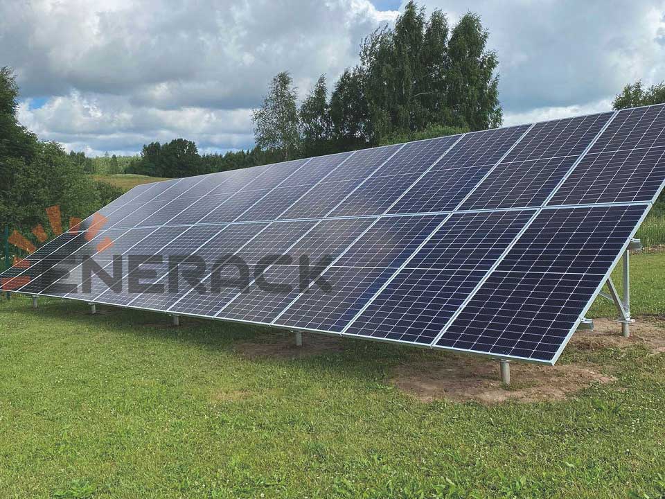 Sistema de montaje en suelo estándar de 12 kW en Letonia