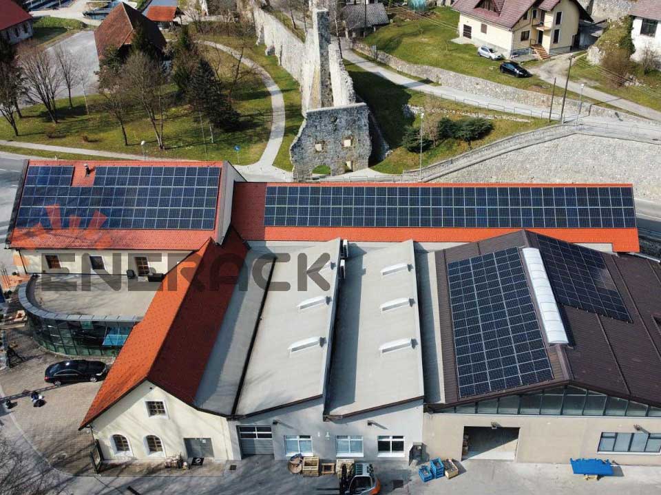 Sistema de gancho de techo de teja T20 de 100KW y sistema de techo de hojalata D10 en Eslovenia