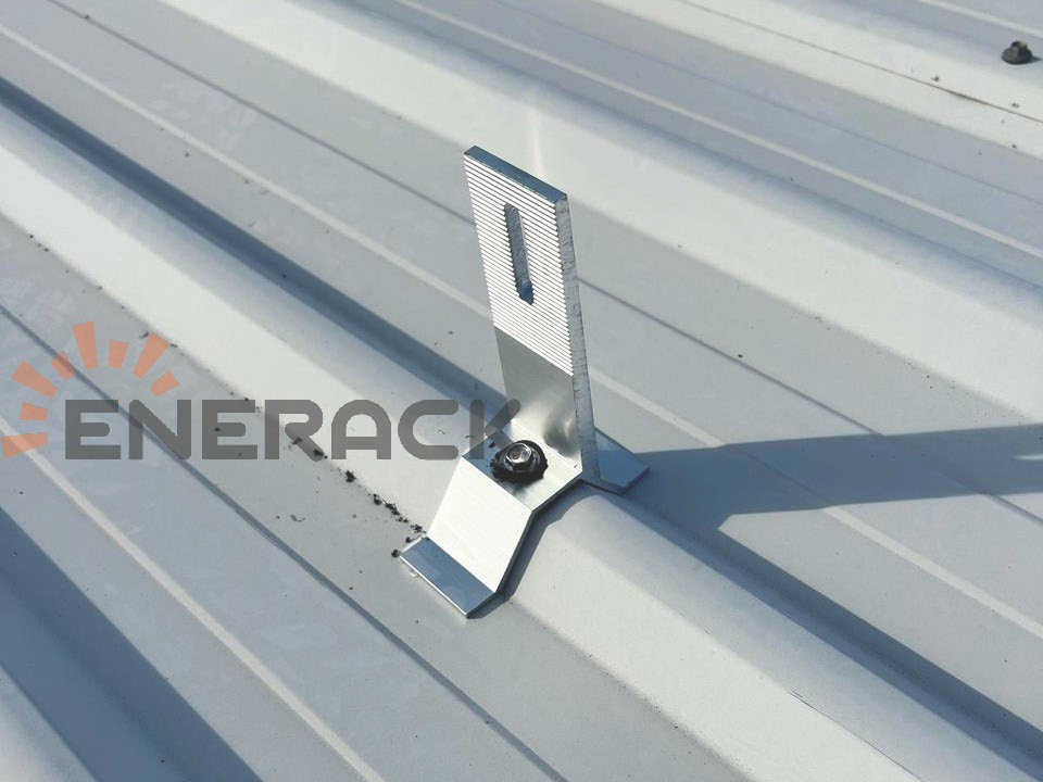 Pies de 5 MW D32 y 152 mm de largo para chapa trapezoidal en Sri Lanka